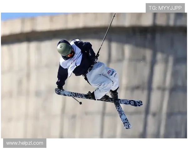 除夕夜冲金滑雪大跳台晋级决赛